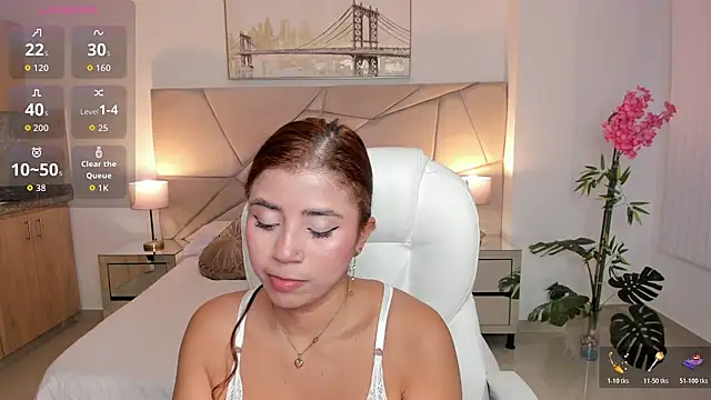 Snapshot of issi_loren chatting on November 13, 2025, 6:29 pm issi loren online show from November 13, 2025, 6:29 pm