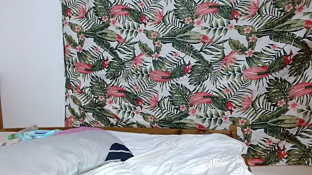 smallkarlakarla online show from February 20, 2026, 10:32 pm