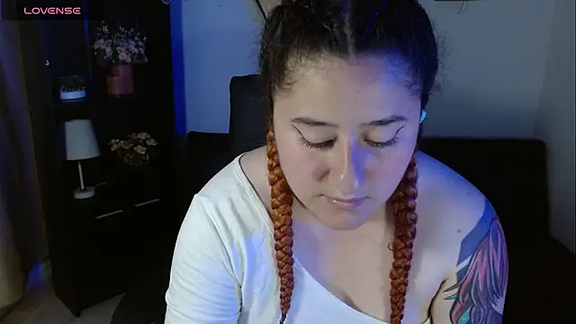 Snapshot of Emily_brw chatting on November 12, 2025, 6:41 pm Emily brw online show from November 12, 2025, 6:41 pm