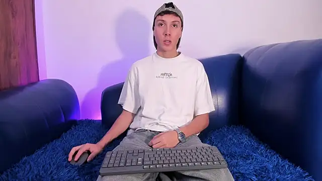 LittleDanny  online show from April 25, 2026, 2:47 pm