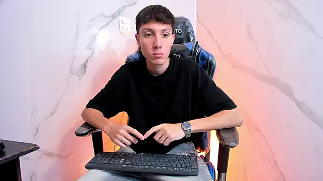 LittleDanny  online show from April 28, 2026, 2:22 pm