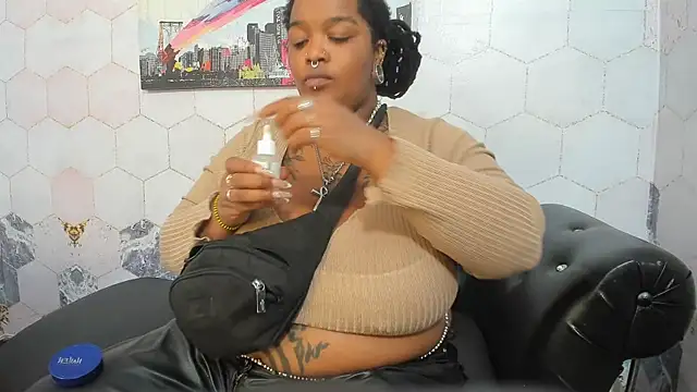 Snapshot of Anaa_Fuentess chatting on April 8, 2026, 11:43 am Anaa Fuentess online show from April 8, 2026, 11:43 am