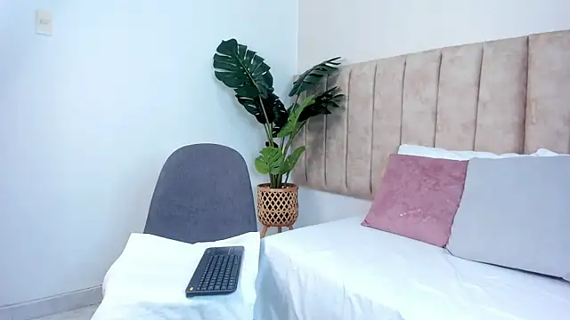 Snapshot of Karina_Harris chatting on October 2, 2025, 12:34 pm Karina Harris online show from October 2, 2025, 12:34 pm