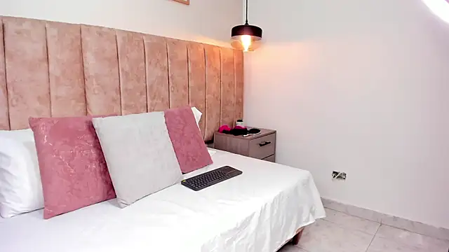 Snapshot of Karina_Harris chatting on October 7, 2025, 12:35 pm Karina Harris online show from October 7, 2025, 12:35 pm