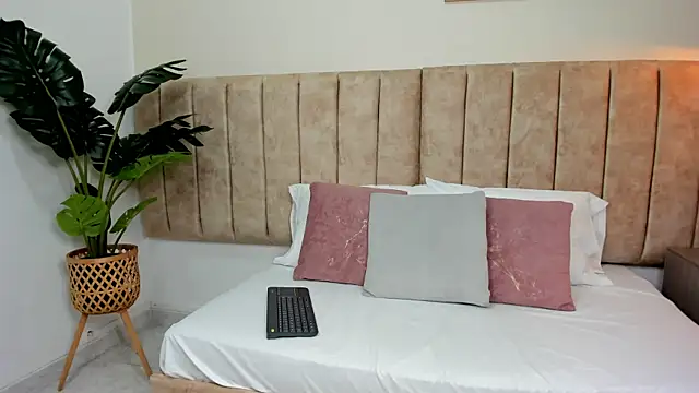 Snapshot of Karina_Harris chatting on October 8, 2025, 12:25 pm Karina Harris online show from October 8, 2025, 12:25 pm