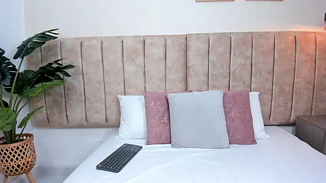 Snapshot of Karina_Harris chatting on October 9, 2025, 12:25 pm Karina Harris online show from October 9, 2025, 12:25 pm