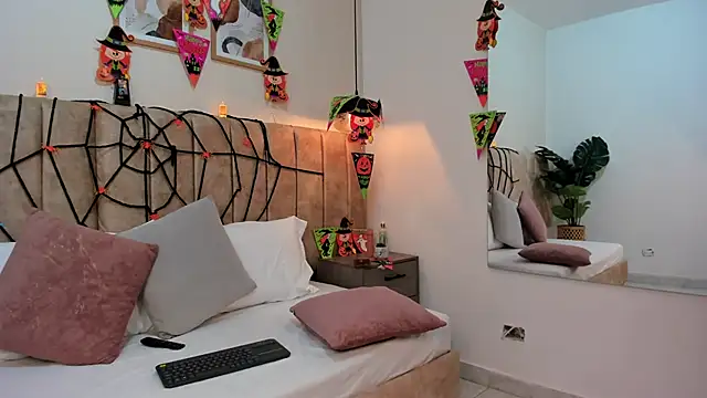 Snapshot of Karina_Harris chatting on October 27, 2025, 1:37 pm Karina Harris online show from October 27, 2025, 1:37 pm