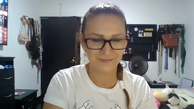 MiaVega online show from December 14, 2025, 10:03 pm