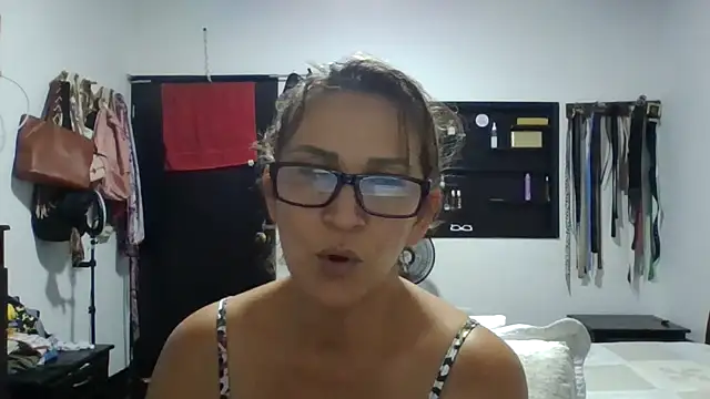 MiaVega online show from February 12, 2026, 3:07 pm