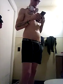 jizzyglizzy92 online show from March 3, 2026, 12:22 pm