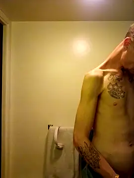 jizzyglizzy92 online show from April 16, 2026, 10:49 am