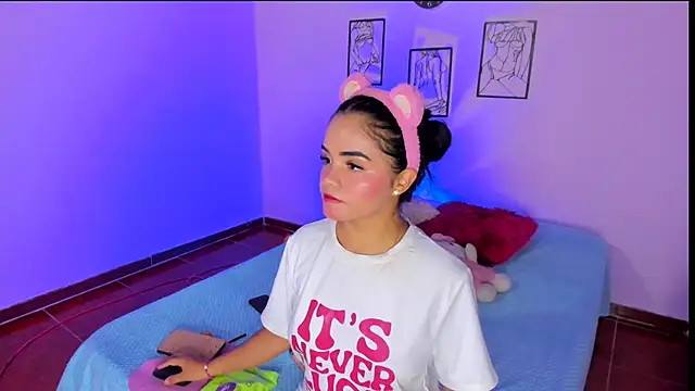 Snapshot of Valeri_13 chatting on September 29, 2025, 2:27 am Valeri 13 online show from September 29, 2025, 2:27 am