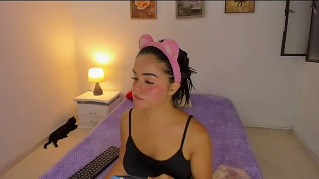 Snapshot of Valeri_13 chatting on October 21, 2025, 11:16 pm Valeri 13 online show from October 21, 2025, 11:16 pm