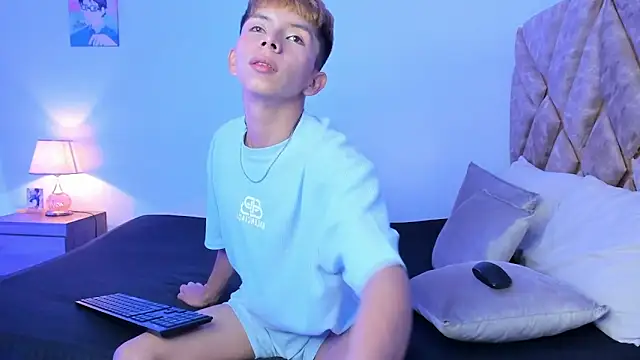 Hyunjin Son online show from December 20, 2025, 3:30 pm