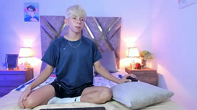 Hyunjin Son online show from February 16, 2026, 4:36 pm