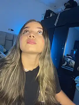 AnnyLopezzz  online show from March 7, 2026, 5:04 am