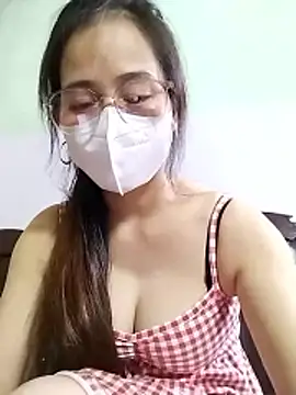 Snapshot of HELEN686 chatting on October 10, 2025, 5:23 pm HELEN686 online show from October 10, 2025, 5:23 pm