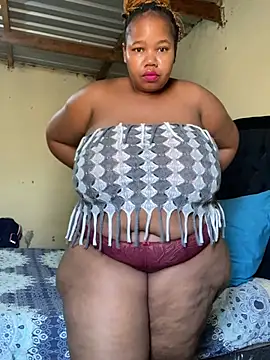 Snapshot of Curvycandy95 chatting on July 10, 2026, 7:34 am Curvycandy95 online show from July 10, 2026, 7:34 am