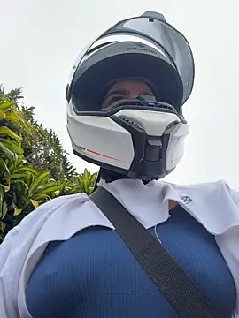 AlannaEvons online show from April 8, 2026, 6:19 pm