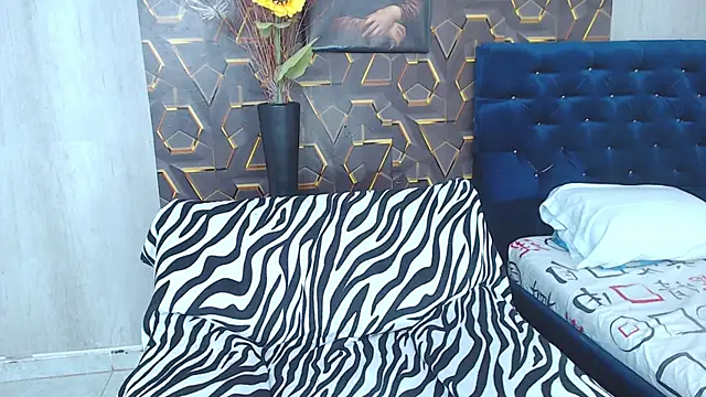 Snapshot of honeymoon_12 chatting on October 6, 2025, 4:10 am honeymoon 12 online show from October 6, 2025, 4:10 am