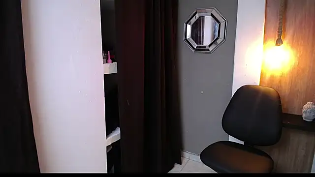 Snapshot of honeymoon_12 chatting on October 12, 2025, 4:00 am honeymoon 12 online show from October 12, 2025, 4:00 am