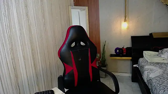 Snapshot of honeymoon_12 chatting on November 9, 2025, 2:48 pm honeymoon 12 online show from November 9, 2025, 2:48 pm