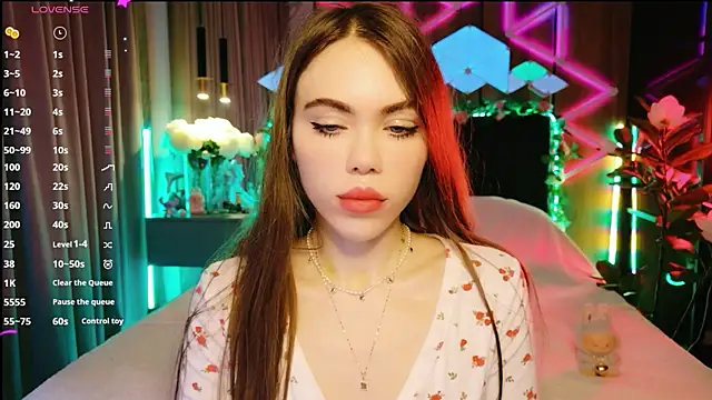 MimiFors online show from October 6, 2025, 4:15 pm