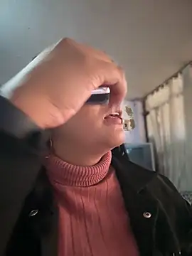 -Mia1 online show from November 10, 2025, 12:15 pm