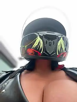 -Mia1 online show from April 8, 2026, 12:16 pm