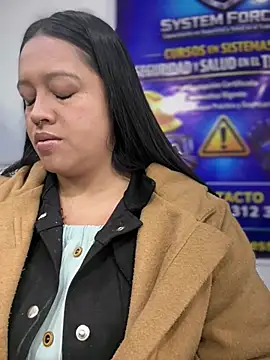 -Mia1 online show from April 17, 2026, 12:08 pm