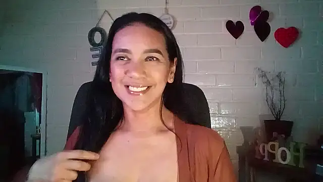 MiiaVelasquez online show from April 6, 2026, 4:32 am