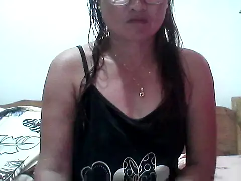 Snapshot of nathalie0045 chatting on October 3, 2025, 9:17 am nathalie0045 online show from October 3, 2025, 9:17 am