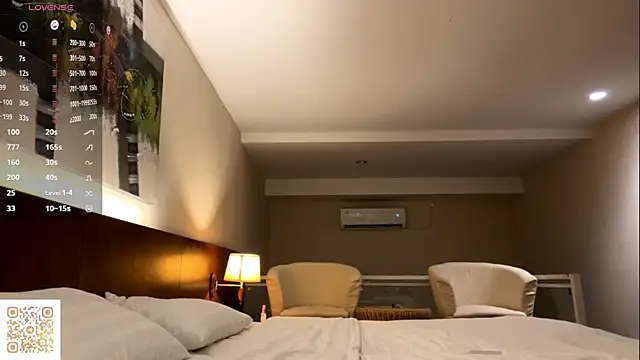 Snapshot of LezlieGreet chatting on November 7, 2025, 4:12 am LezlieGreet online show from November 7, 2025, 4:12 am