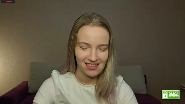 Snapshot of HongTomczak chatting on April 10, 2026, 7:35 am HongTomczak online show from April 10, 2026, 7:35 am