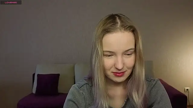 Snapshot of HongTomczak chatting on April 13, 2026, 7:47 am HongTomczak online show from April 13, 2026, 7:47 am