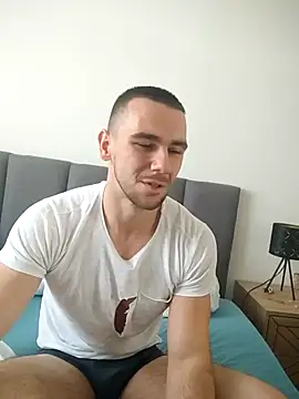 Snapshot of BrokenToPieces chatting on September 19, 2025, 7:54 am BrokenToPieces online show from September 19, 2025, 7:54 am