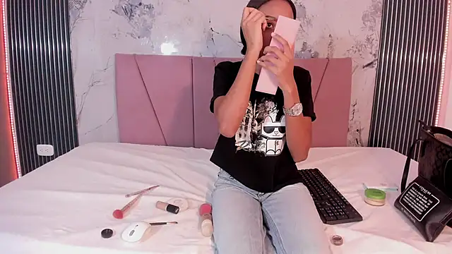 Mia Duarte1 online show from April 4, 2026, 12:24 pm