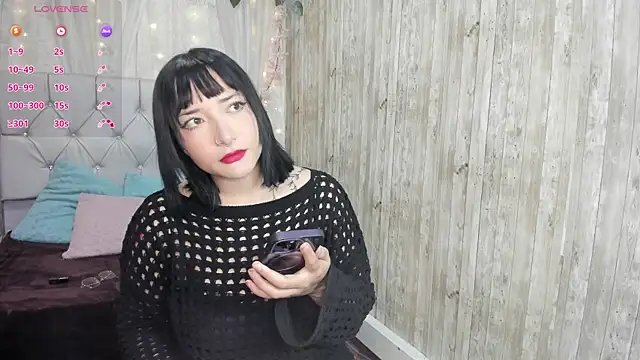 Itsuki N online show from November 25, 2025, 12:49 pm