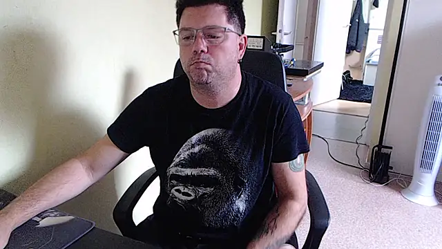 Snapshot of blueandwhite1 chatting on September 20, 2025, 7:53 am blueandwhite1 online show from September 20, 2025, 7:53 am