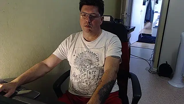 Snapshot of blueandwhite1 chatting on September 27, 2025, 7:57 am blueandwhite1 online show from September 27, 2025, 7:57 am