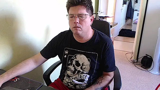 Snapshot of blueandwhite1 chatting on October 2, 2025, 2:35 pm blueandwhite1 online show from October 2, 2025, 2:35 pm