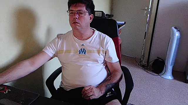 Snapshot of blueandwhite1 chatting on October 13, 2025, 4:51 pm blueandwhite1 online show from October 13, 2025, 4:51 pm