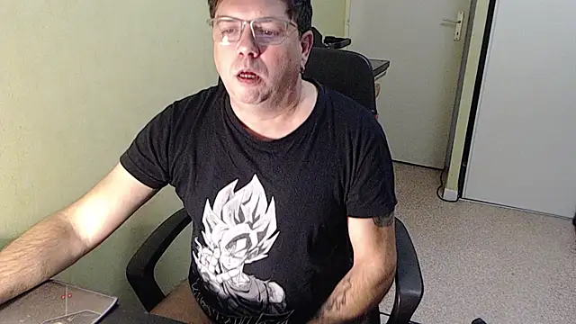 Snapshot of blueandwhite1 chatting on November 27, 2025, 3:47 pm blueandwhite1 online show from November 27, 2025, 3:47 pm