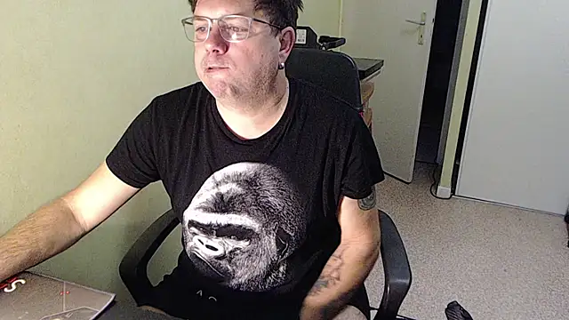 Snapshot of blueandwhite1 chatting on November 29, 2025, 7:55 am blueandwhite1 online show from November 29, 2025, 7:55 am