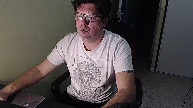 Snapshot of blueandwhite1 chatting on December 21, 2025, 8:10 am blueandwhite1 online show from December 21, 2025, 8:10 am