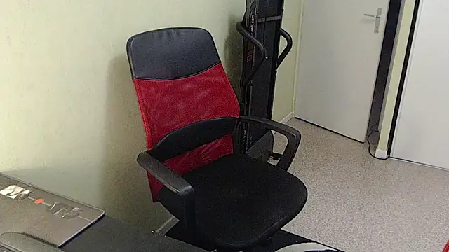 Snapshot of blueandwhite1 chatting on February 7, 2026, 8:18 am blueandwhite1 online show from February 7, 2026, 8:18 am