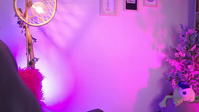  chloe moons  online show from November 21, 2025, 7:34 pm