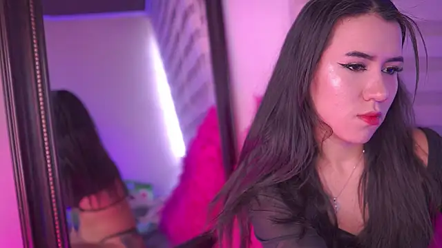  chloe moons  online show from December 14, 2025, 4:23 pm