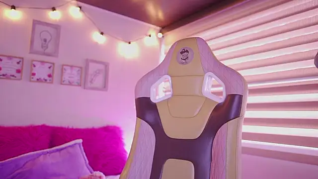  chloe moons  online show from February 23, 2026, 9:12 pm