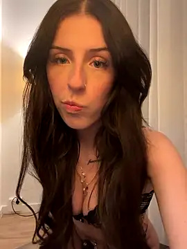 lisapeperoni online show from September 25, 2025, 6:11 pm